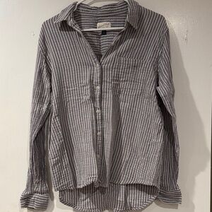 Universal Thread Women's Button Down Shirt in Blue and White